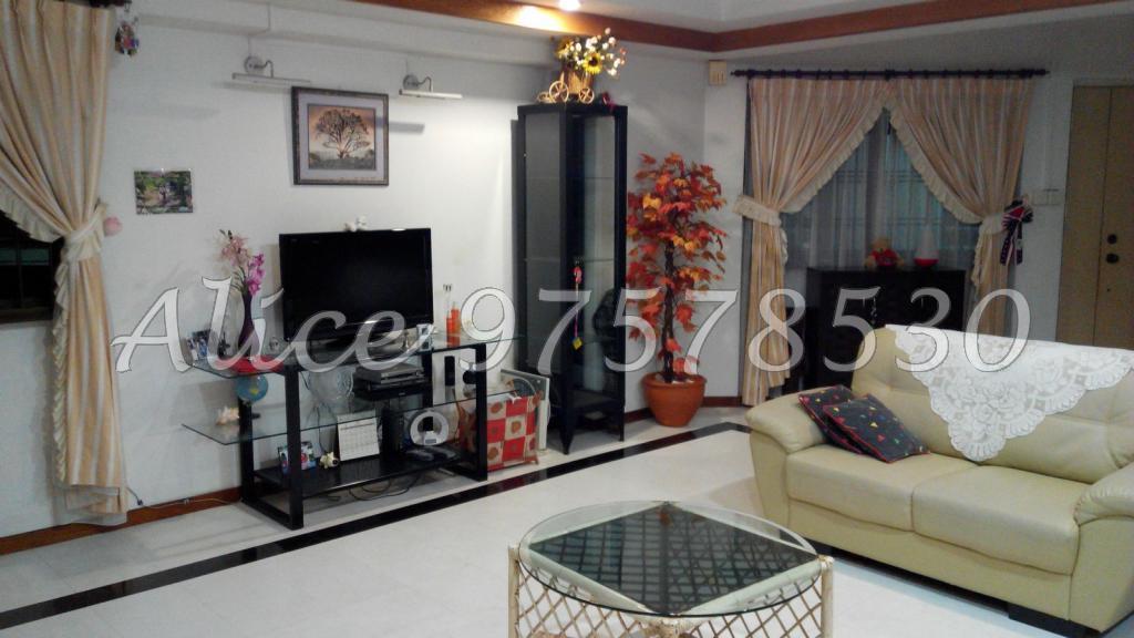 Woodlands Drive 50 thumbnail photo